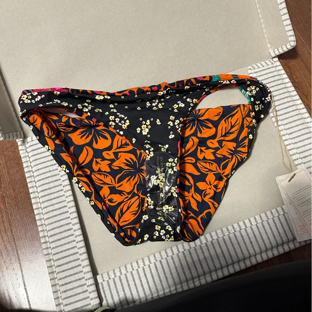 NWT Sz XL Maaji Reversible Bottoms